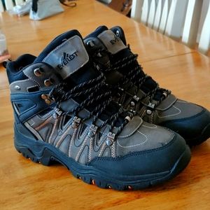 Everest boots, like new